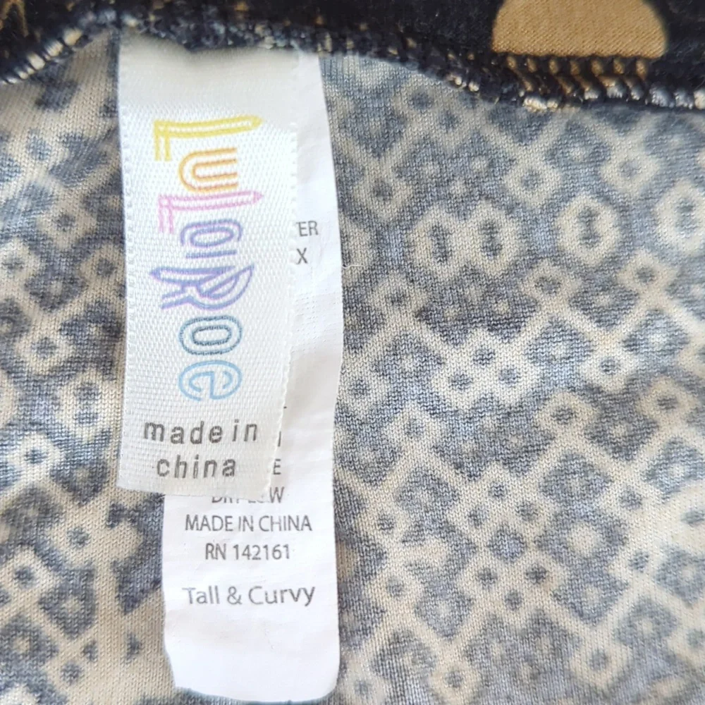 LuLaRoe Tall & Curvy Chevron Zig Zag Leggings - Picture 3 of 10